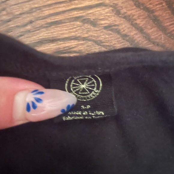 Urban graphic slightly cropped tank - Picture 2 of 2